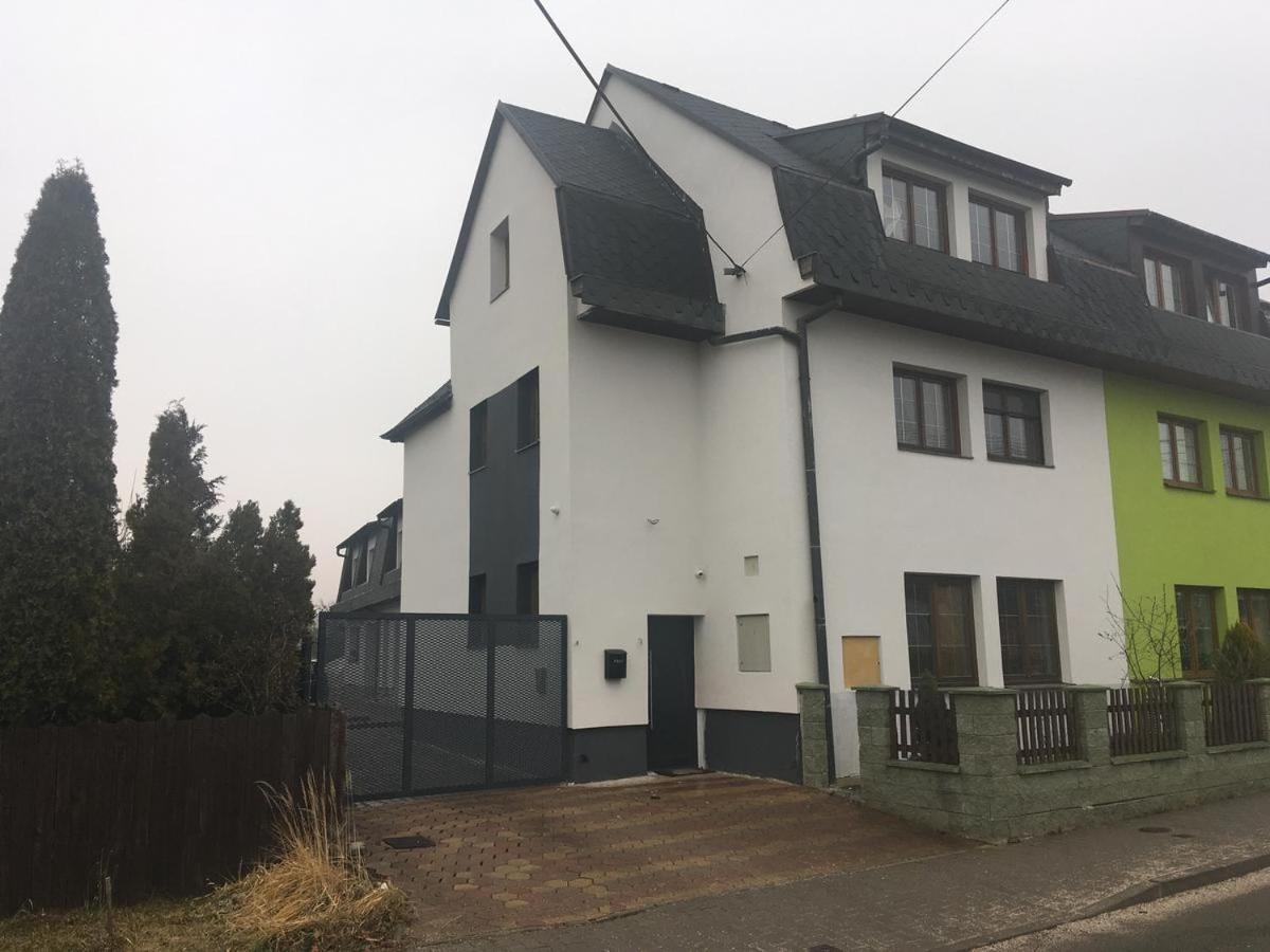 Apartment Dubnica Prejta 3 Dubnica nad Váhom Екстериор снимка